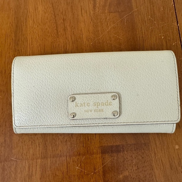 Kate Spade ivory hard leather snap close wallet 7.5x4 - Picture 1 of 10